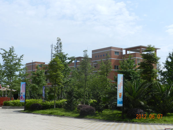 職業學院技術學院學生還沒畢業，就和公司簽下合同