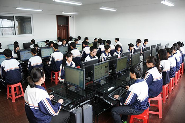 選擇計算機職業學校讓青春無悔
