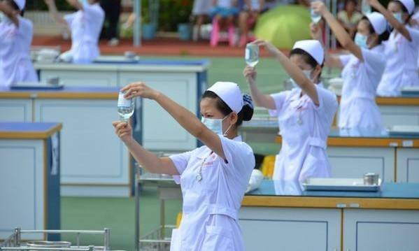 成都鐵路衛生學校是公立學校嗎