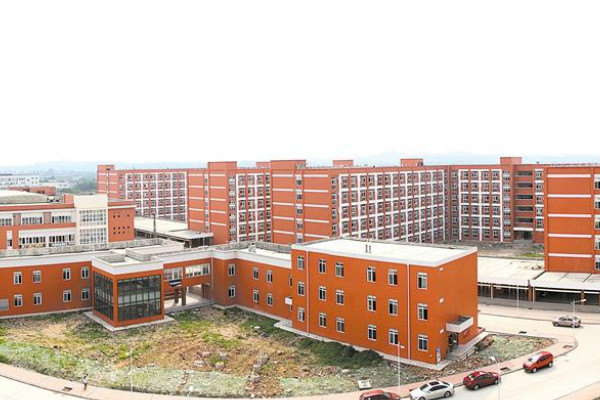 四川省樂山市第一職業高級中學2019年招生要求
