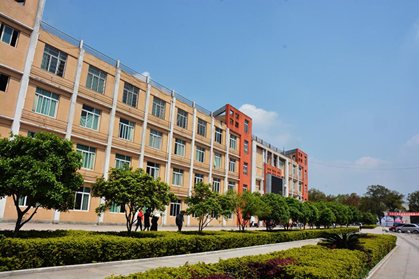 宜賓職業高中那些好