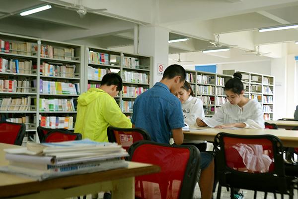 希望職校圖書館