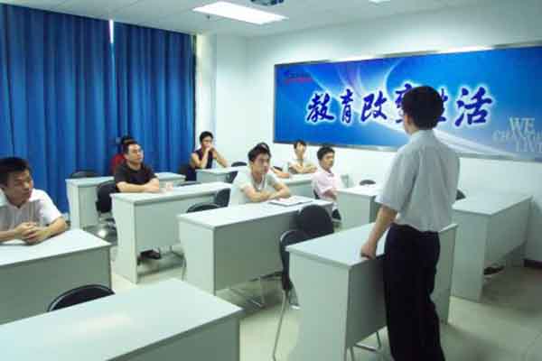 四川學(xué)計(jì)算機(jī)的職業(yè)學(xué)校