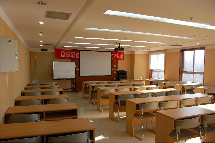 安全通過鐵路道口的方法